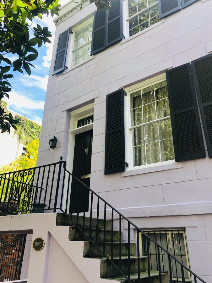 Savannah Sojourn - Time Travelers Retreat 1853 Exterior photo
